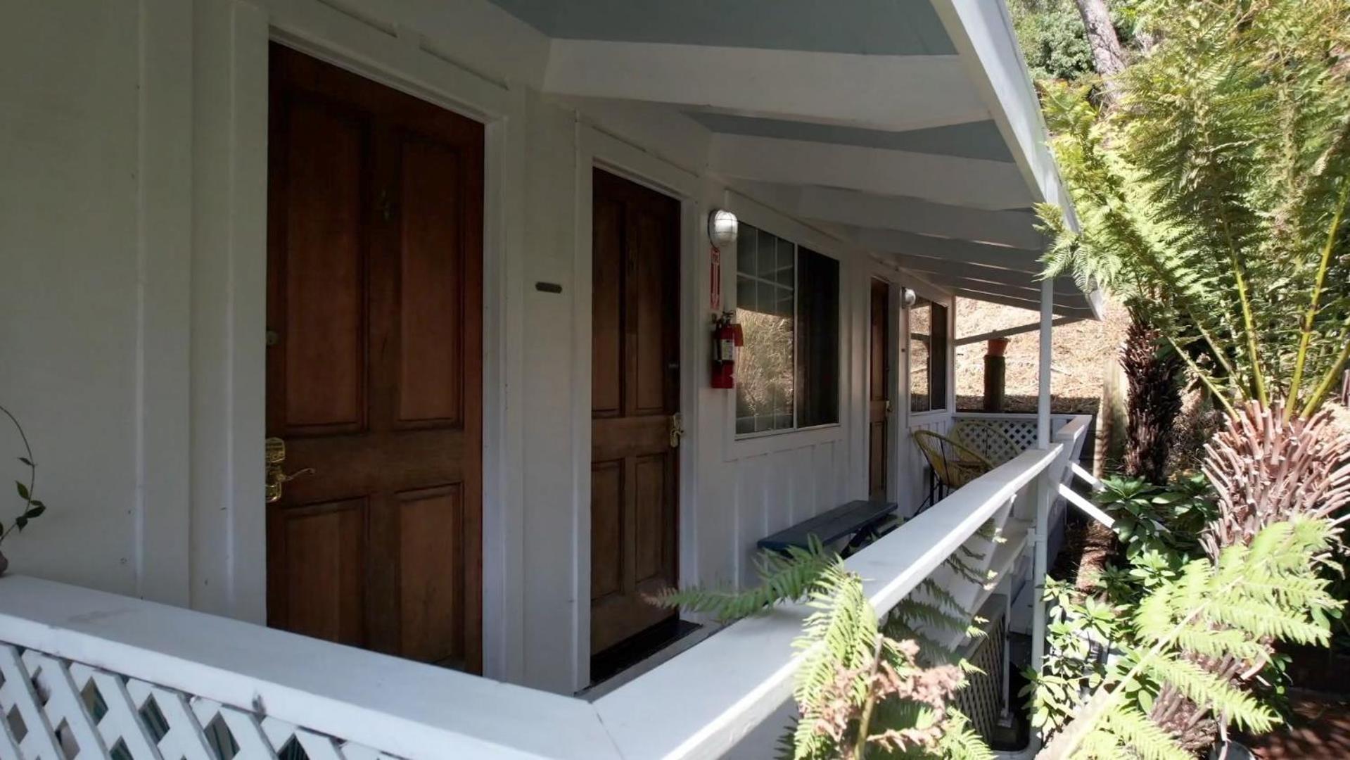 Smiley's Saloon & Gasthof Bolinas