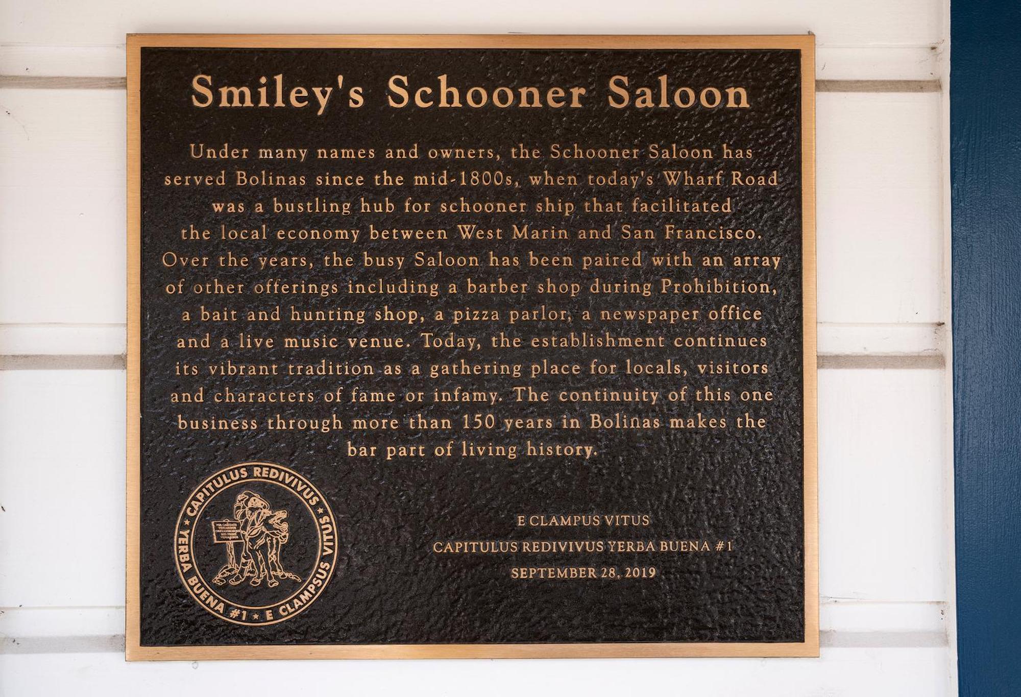 Smiley's Saloon & *